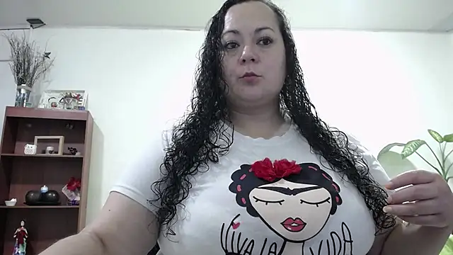 Snapshot of Aleia_Taylor chatting on 06-25-26, 03:50 Aleia Taylor online show from 06-25-26, 03:50