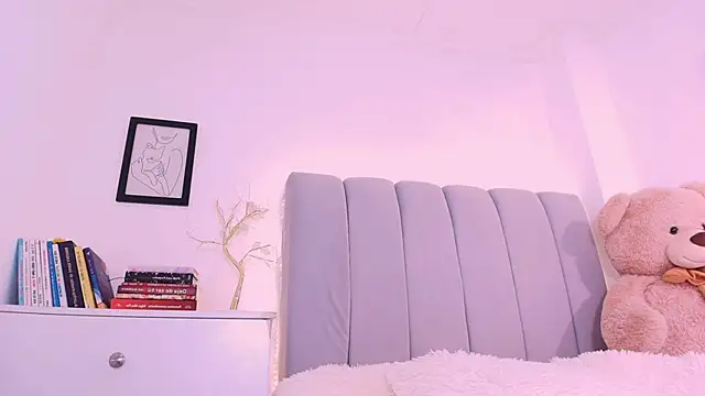 Snapshot of DannaHyde chatting on 01-17-26, 04:11 DannaHyde online show from 01-17-26, 04:11