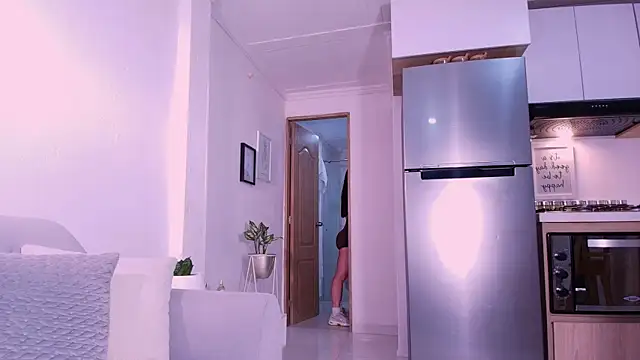 Snapshot of DannaHyde chatting on 02-10-26, 08:35 DannaHyde online show from 02-10-26, 08:35