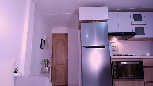 Snapshot of DannaHyde chatting on 02-11-26, 08:14 DannaHyde online show from 02-11-26, 08:14