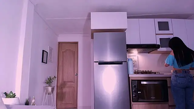 Snapshot of DannaHyde chatting on 02-16-26, 09:00 DannaHyde online show from 02-16-26, 09:00