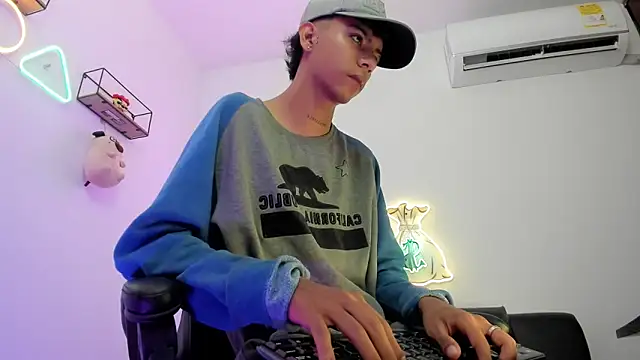 Snapshot of dikey_62 chatting on 12-13-24, 09:41 dikey 62 online show from 12-13-24, 09:41