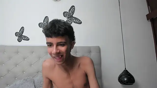 Snapshot of dikey_62 chatting on 02-12-25, 12:05 dikey 62 online show from 02-12-25, 12:05