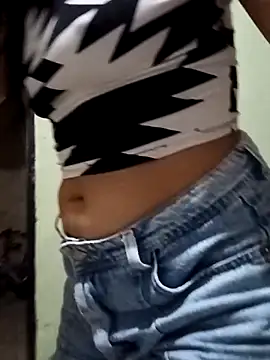 Snapshot of Michellluxo chatting on 02-15-26, 03:14 Michellluxo online show from 02-15-26, 03:14