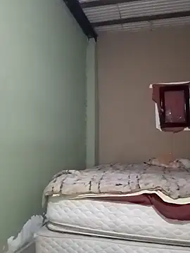 Snapshot of Michellluxo chatting on 02-26-26, 01:37 Michellluxo online show from 02-26-26, 01:37