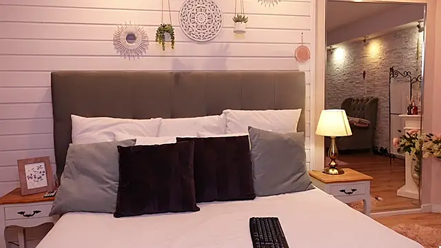 LinaReese online show from 12-21-24, 10:39