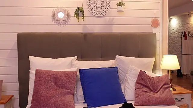 LinaReese online show from 01-18-25, 10:39