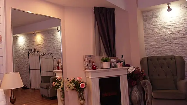 LinaReese online show from 01-31-25, 05:40