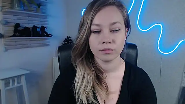 holly xglam online show from 02-24-25, 12:20