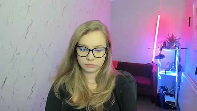 holly xglam online show from 12-05-25, 07:21