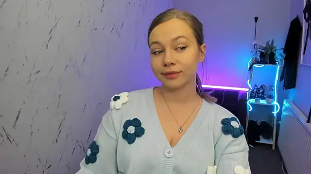 holly xglam online show from 04-13-26, 07:41