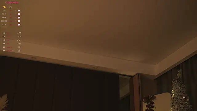 Snapshot of LinaKinky chatting on 01-04-25, 03:17 LinaKinky online show from 01-04-25, 03:17