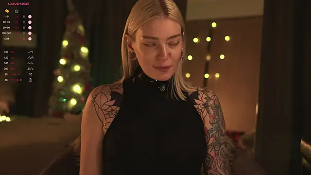 Snapshot of LinaKinky chatting on 01-08-25, 08:29 LinaKinky online show from 01-08-25, 08:29