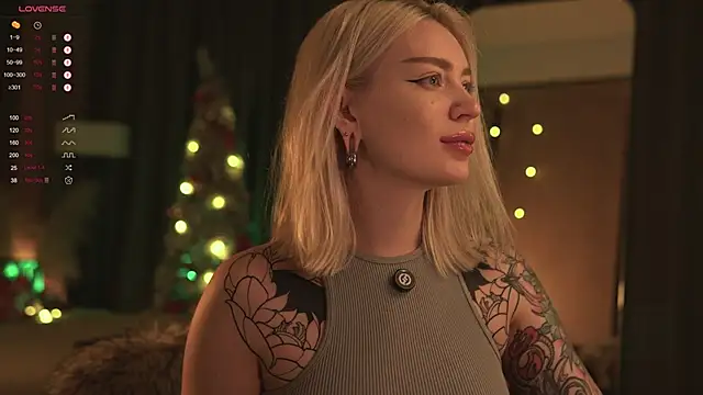 Snapshot of LinaKinky chatting on 01-09-25, 09:06 LinaKinky online show from 01-09-25, 09:06