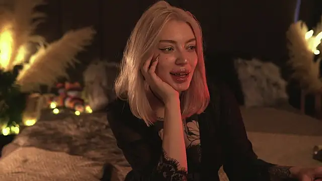 Snapshot of LinaKinky chatting on 01-17-25, 10:33 LinaKinky online show from 01-17-25, 10:33