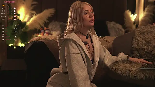 Snapshot of LinaKinky chatting on 01-17-25, 04:36 LinaKinky online show from 01-17-25, 04:36