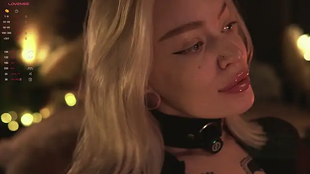 Snapshot of LinaKinky chatting on 01-20-25, 10:07 LinaKinky online show from 01-20-25, 10:07