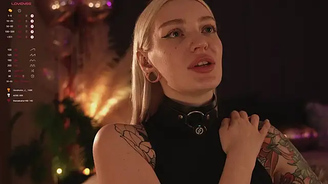 Snapshot of LinaKinky chatting on 02-13-25, 09:06 LinaKinky online show from 02-13-25, 09:06