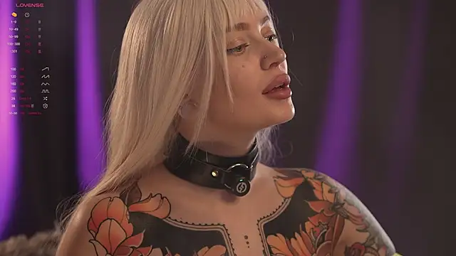 Snapshot of LinaKinky chatting on 03-14-25, 01:57 LinaKinky online show from 03-14-25, 01:57