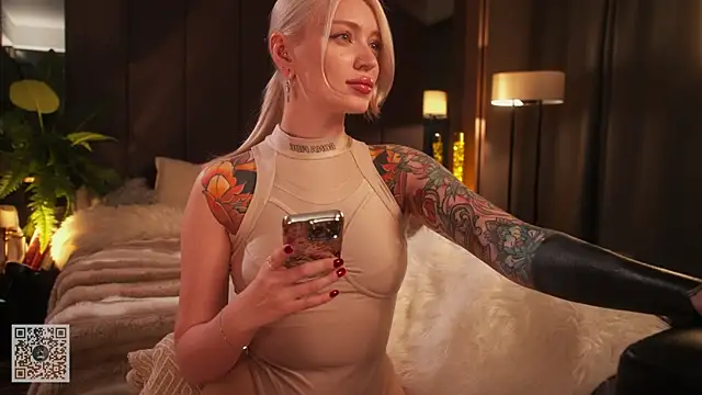 Snapshot of LinaKinky chatting on 11-29-25, 03:26 LinaKinky online show from 11-29-25, 03:26