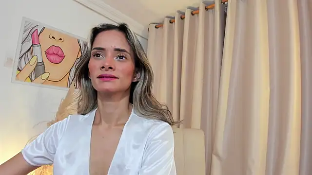 Snapshot of SkiinnyAna chatting on 04-25-26, 07:33 SkiinnyAna online show from 04-25-26, 07:33