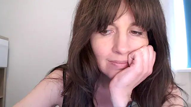 Ella Next Door online show from 03-17-26, 03:26