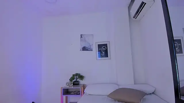 Snapshot of jasminehill_ chatting on 08-02-26, 01:09 jasminehill online show from 08-02-26, 01:09