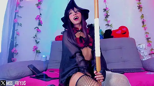 Snapshot of Miss_freydis chatting on 02-10-25, 04:08 Miss freydis online show from 02-10-25, 04:08