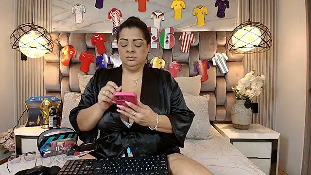 Snapshot of JenSexy_ chatting on 07-13-26, 01:03 JenSexy online show from 07-13-26, 01:03