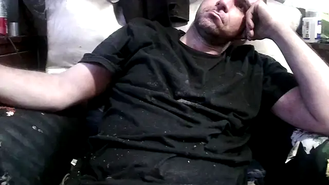 Snapshot of robeaulieu02 chatting on 01-01-25, 07:43 robeaulieu02 online show from 01-01-25, 07:43