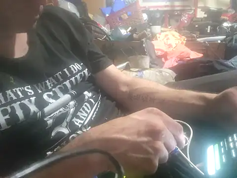 Snapshot of robeaulieu02 chatting on 09-20-25, 06:36 robeaulieu02 online show from 09-20-25, 06:36