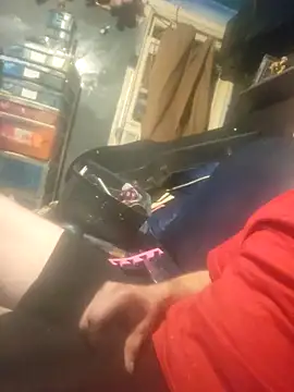 Snapshot of robeaulieu02 chatting on 10-29-25, 10:17 robeaulieu02 online show from 10-29-25, 10:17