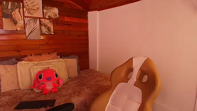 amber curly online show from 10-31-25, 04:30