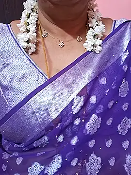 Snapshot of ananya956 chatting on 06-10-26, 04:56 ananya956 online show from 06-10-26, 04:56