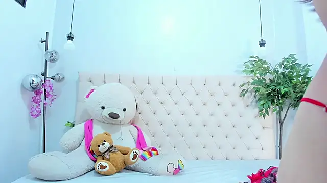 Victoria Coleman online show from 12-04-25, 07:33