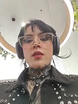 Snapshot of taaylor33 chatting on 06-18-26, 04:11 taaylor33 online show from 06-18-26, 04:11