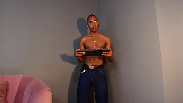 Snapshot of Ethan_Fox11 chatting on 02-24-25, 01:53 Ethan Fox11 online show from 02-24-25, 01:53