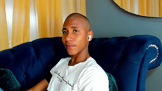 Snapshot of Ethan_Fox11 chatting on 03-07-25, 01:51 Ethan Fox11 online show from 03-07-25, 01:51