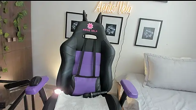 Annie Velas  online show from 03-19-26, 09:19