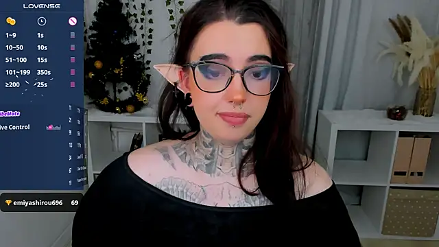 Snapshot of Dixi_Pixi_ chatting on 12-30-24, 01:47 Dixi Pixi online show from 12-30-24, 01:47