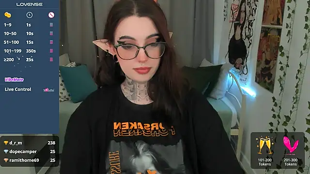 Snapshot of Dixi_Pixi_ chatting on 02-02-25, 08:46 Dixi Pixi online show from 02-02-25, 08:46