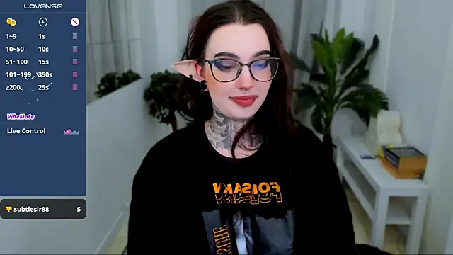 Snapshot of Dixi_Pixi_ chatting on 02-06-25, 01:43 Dixi Pixi online show from 02-06-25, 01:43