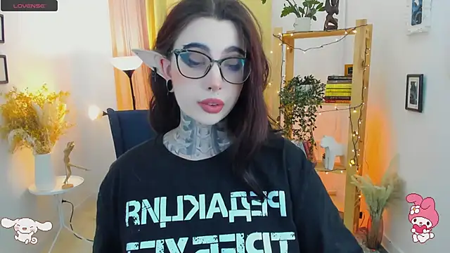 Snapshot of Dixi_Pixi_ chatting on 02-08-25, 05:40 Dixi Pixi online show from 02-08-25, 05:40