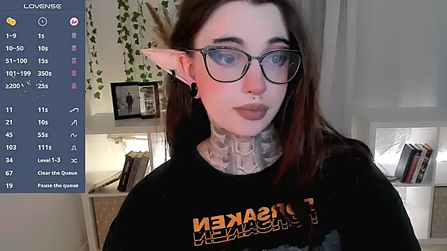 Snapshot of Dixi_Pixi_ chatting on 10-17-25, 05:43 Dixi Pixi online show from 10-17-25, 05:43