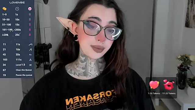 Snapshot of Dixi_Pixi_ chatting on 10-18-25, 05:43 Dixi Pixi online show from 10-18-25, 05:43