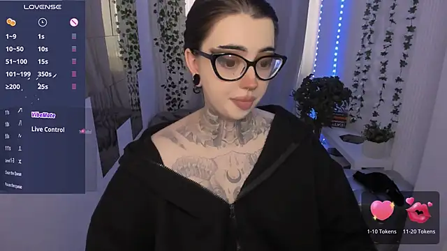Snapshot of Dixi_Pixi_ chatting on 06-19-26, 05:34 Dixi Pixi online show from 06-19-26, 05:34
