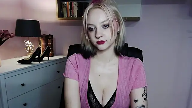 Snapshot of MadelineLust chatting on 12-05-24, 06:44 MadelineLust online show from 12-05-24, 06:44