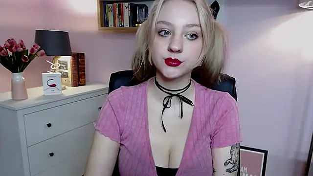 Snapshot of MadelineLust chatting on 12-28-24, 07:44 MadelineLust online show from 12-28-24, 07:44