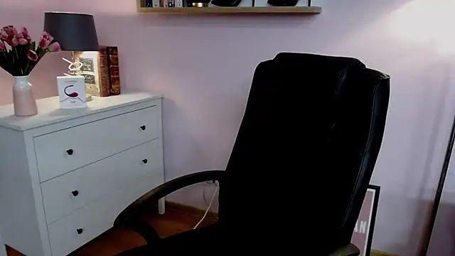 Snapshot of MadelineLust chatting on 12-28-24, 10:47 MadelineLust online show from 12-28-24, 10:47