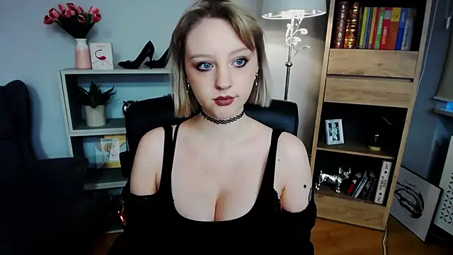 Snapshot of MadelineLust chatting on 10-26-25, 02:34 MadelineLust online show from 10-26-25, 02:34